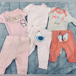 Gerber/Carter Onesies and pants bundle. 3-6 months